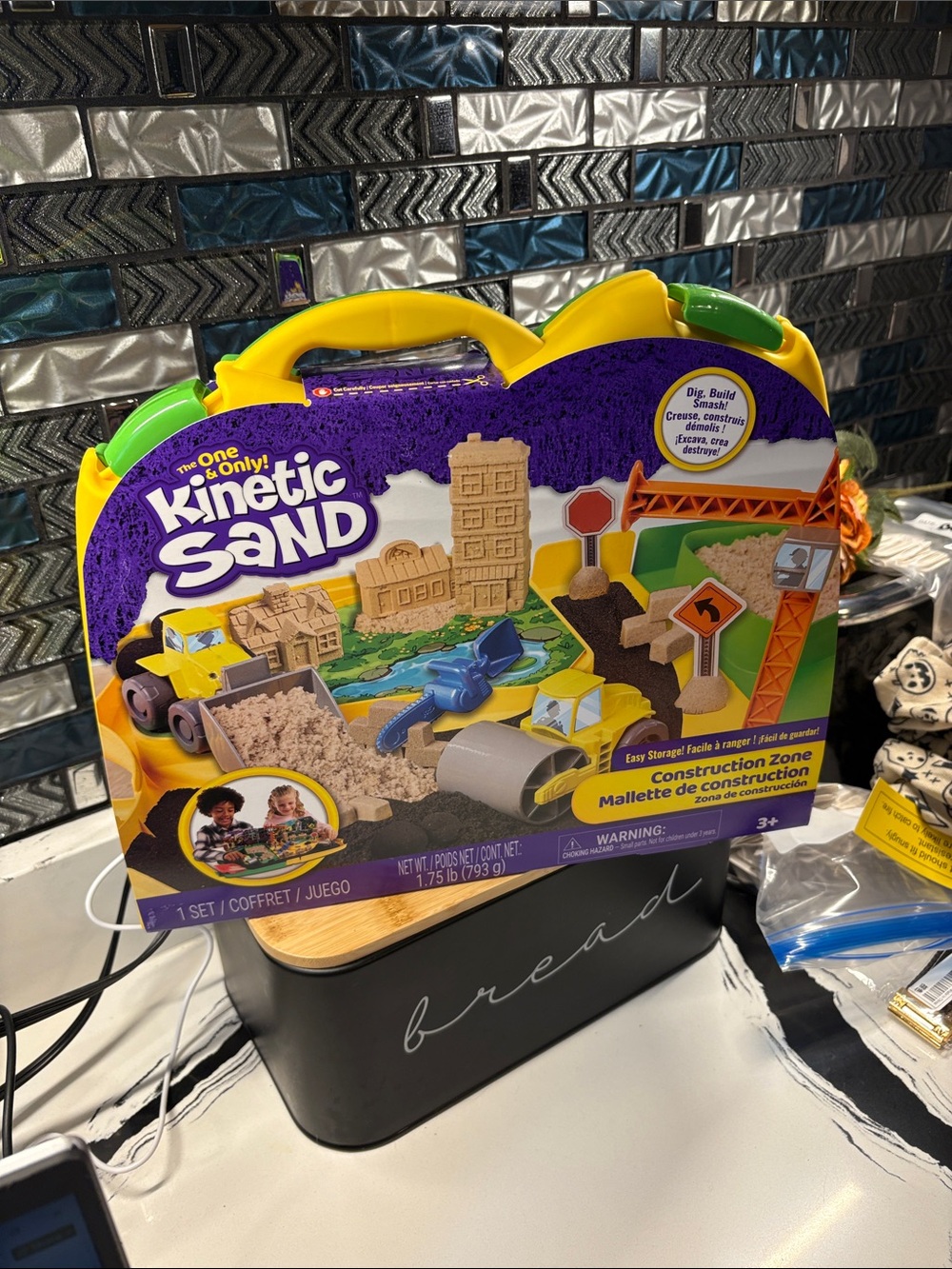 Kinetic Sand Construction Zone Playset – Yellow Carry Case